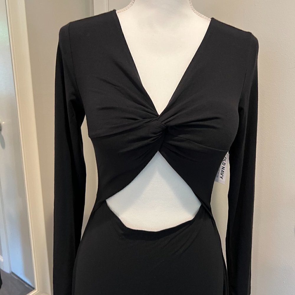 NWT Old Navy Fit & Flare Twist Front Cutout Black maxi dress, Size Med - Picture 2 of 9